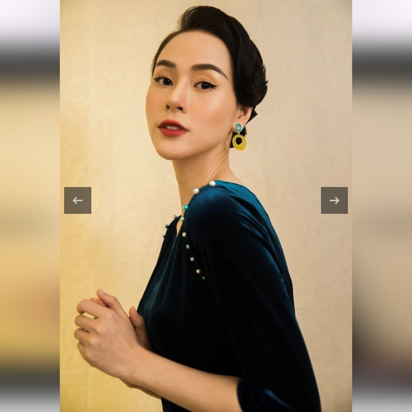 Sarah Luton Elegant Velvet Dress in Deep Teal - Picture 3 of 7